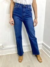 Load image into Gallery viewer, Della Straight Leg Jeans