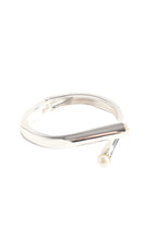 Load image into Gallery viewer, Hinged Pearl End Event Bangle
