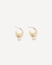 Load image into Gallery viewer, Pearl Drop Curved Front Earrings