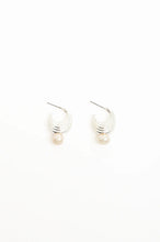 Load image into Gallery viewer, Pearl Drop Curved Front Earrings