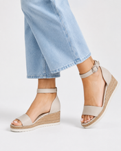Load image into Gallery viewer, Idola Leather Sandals