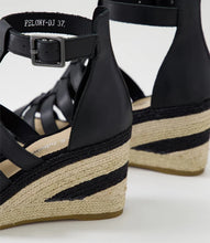 Load image into Gallery viewer, Pelony Leather Sandals