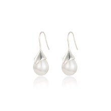 Load image into Gallery viewer, Lotus Petal Pearl Earrings