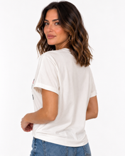Load image into Gallery viewer, Garden Queen Tee