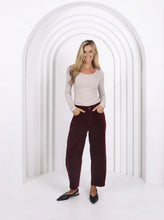Load image into Gallery viewer, Toni Barrel Corduroy Jeans - Brunette