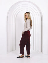 Load image into Gallery viewer, Toni Barrel Corduroy Jeans - Brunette