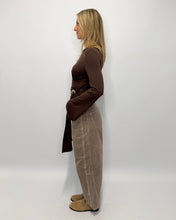 Load image into Gallery viewer, Toni Barrel Corduroy Jeans - Latte