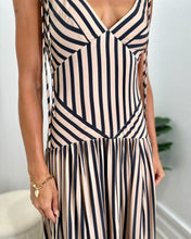 Load image into Gallery viewer, Elsie Maxi Dress