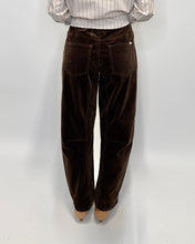 Load image into Gallery viewer, Leo Barrel Corduroy Jeans - Chocolate
