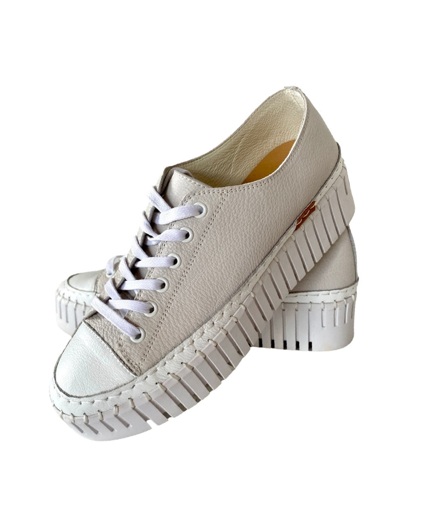 Baselo Leather Sneaker