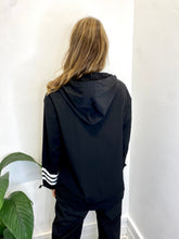 Load image into Gallery viewer, Taylor Spray Jacket