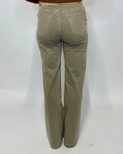 Load image into Gallery viewer, Shirley Jeans