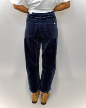 Load image into Gallery viewer, Leo Barrel Cord Jeans