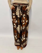 Load image into Gallery viewer, Nevis Pant Stylised Jungle Leaf Print Pant