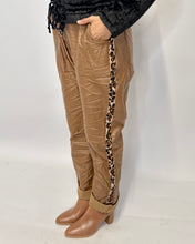Load image into Gallery viewer, Leopard Vegan Leather Jogg Pants