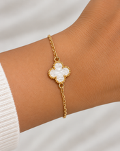 Load image into Gallery viewer, Lotus Pearl Clover Bracelet