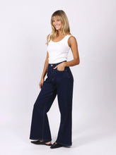 Load image into Gallery viewer, Tegan Jeans