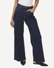 Load image into Gallery viewer, Tegan Jeans