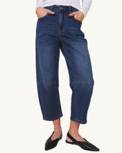 Load image into Gallery viewer, Toni Barrel Jeans - Blue