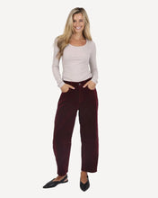 Load image into Gallery viewer, Toni Barrel Corduroy Jeans - Brunette