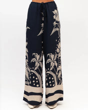 Load image into Gallery viewer, Velvet Petals Pant