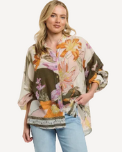 Load image into Gallery viewer, Big Flowers Shirt