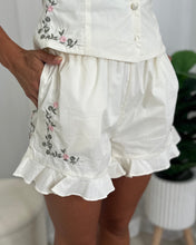 Load image into Gallery viewer, Daisy Embroidery Shorts