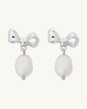 Load image into Gallery viewer, Alice Bow Pearl Earings
