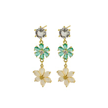 Load image into Gallery viewer, Jolie &amp; Deen Crystal Flower Earrings